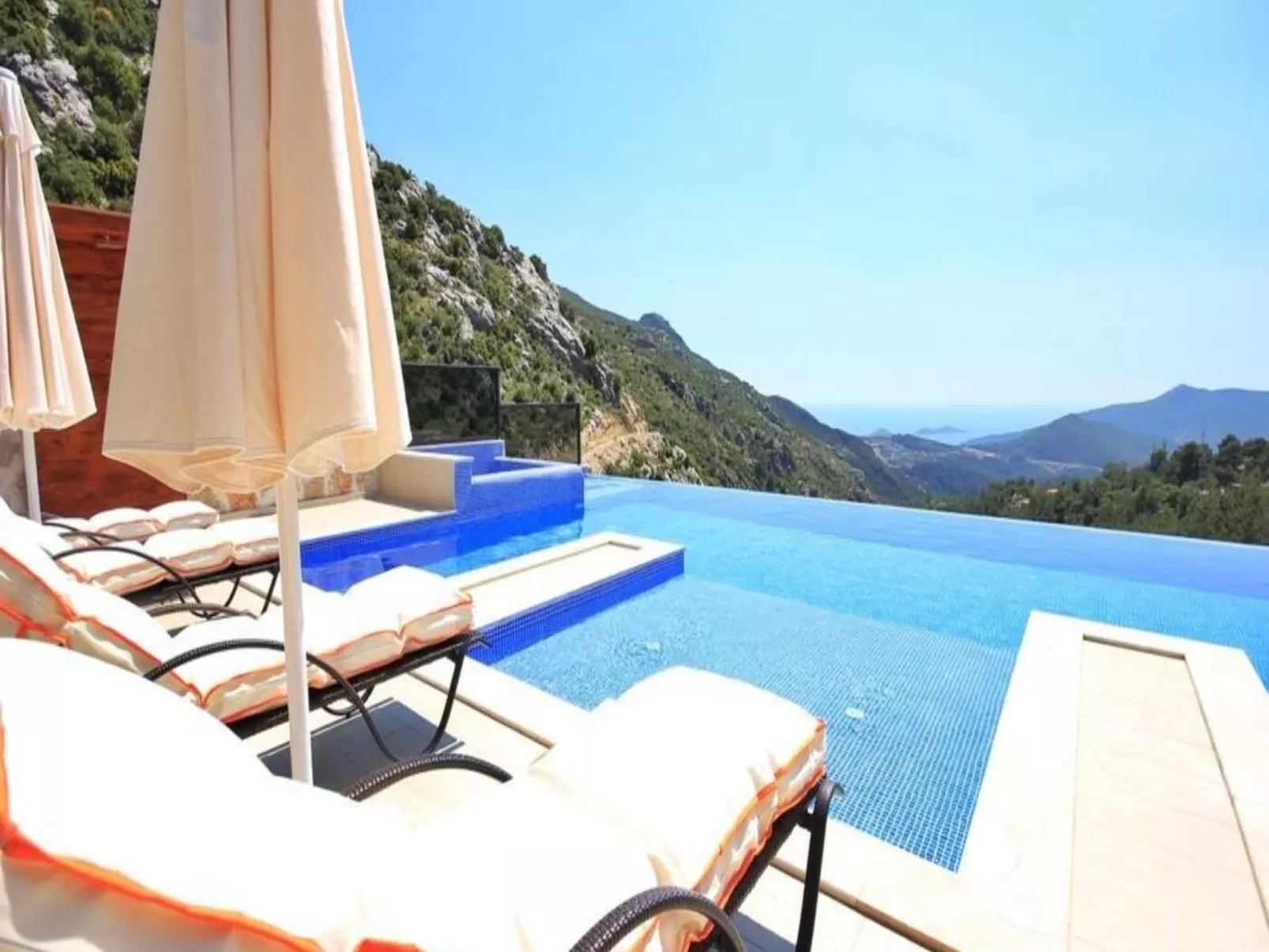 Villa mit Blick auf das Tal-Binnen