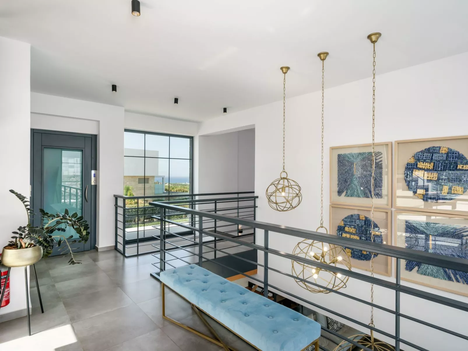 Lux-Villa mit Innen- und Außenpool, BBQ und Fitnessraum-Buiten