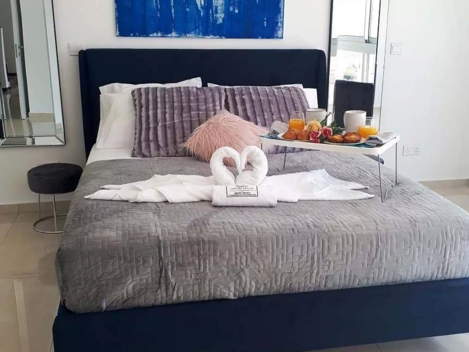 Luxuriöse Villa mit 4 Schlafzimmern, Pool und Whirlpool-Image-tags.info