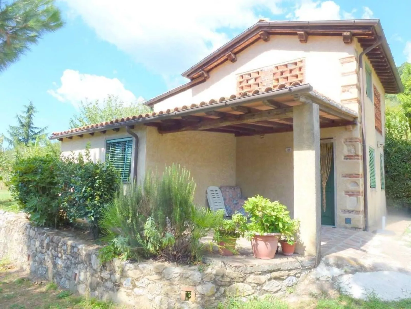 Mit privatem Pool-Buiten