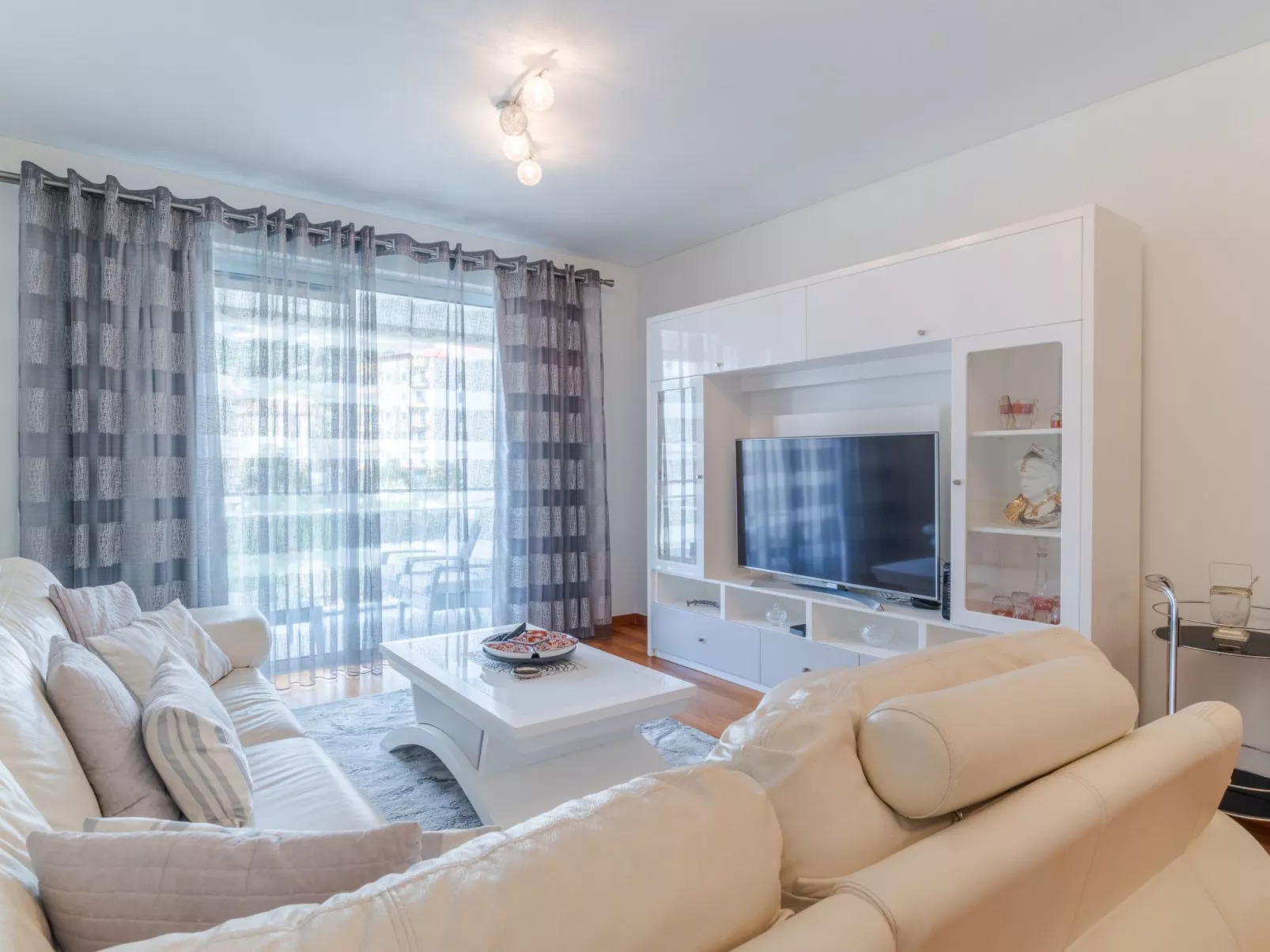 Mit gemeinschaftlichem Pool-Binnen