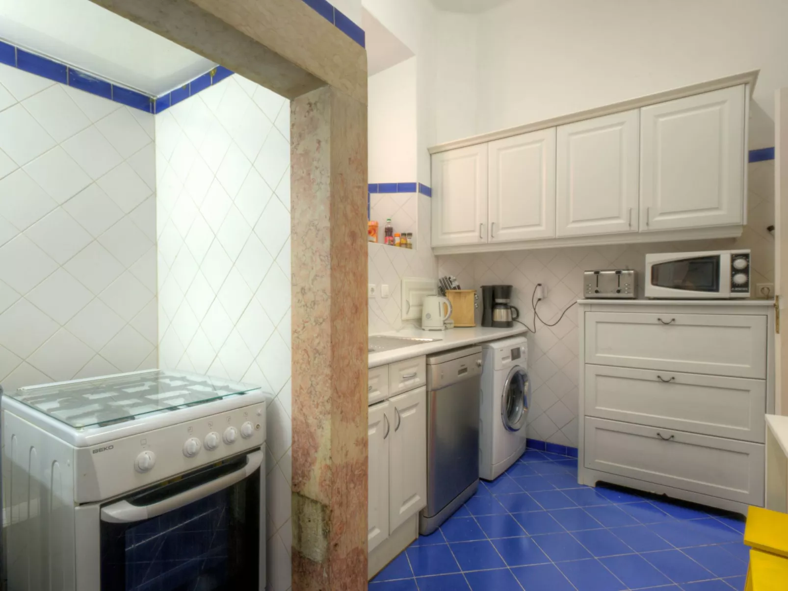 Studio für 19 Personen und 1 Kind in Lissabon-Image-tags.info