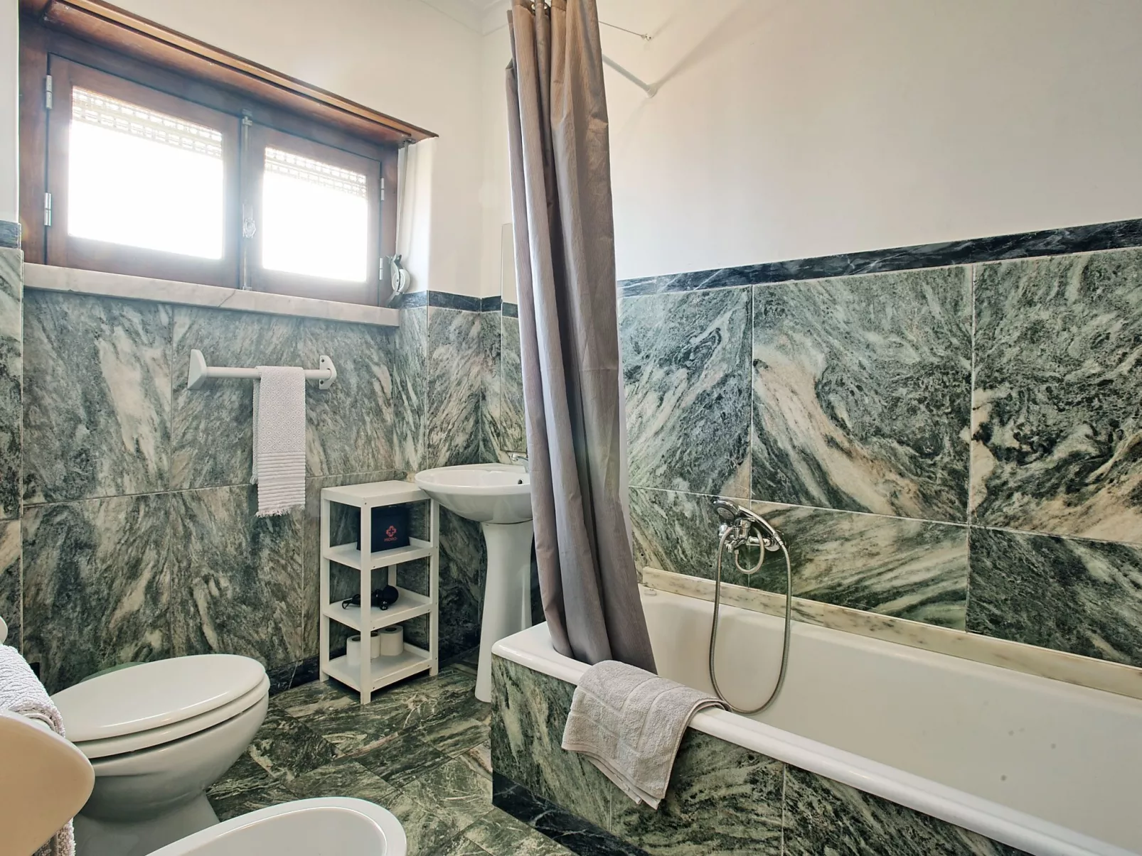 Studio für 17 Personen und 1 Kind in Lissabon-Image-tags.info