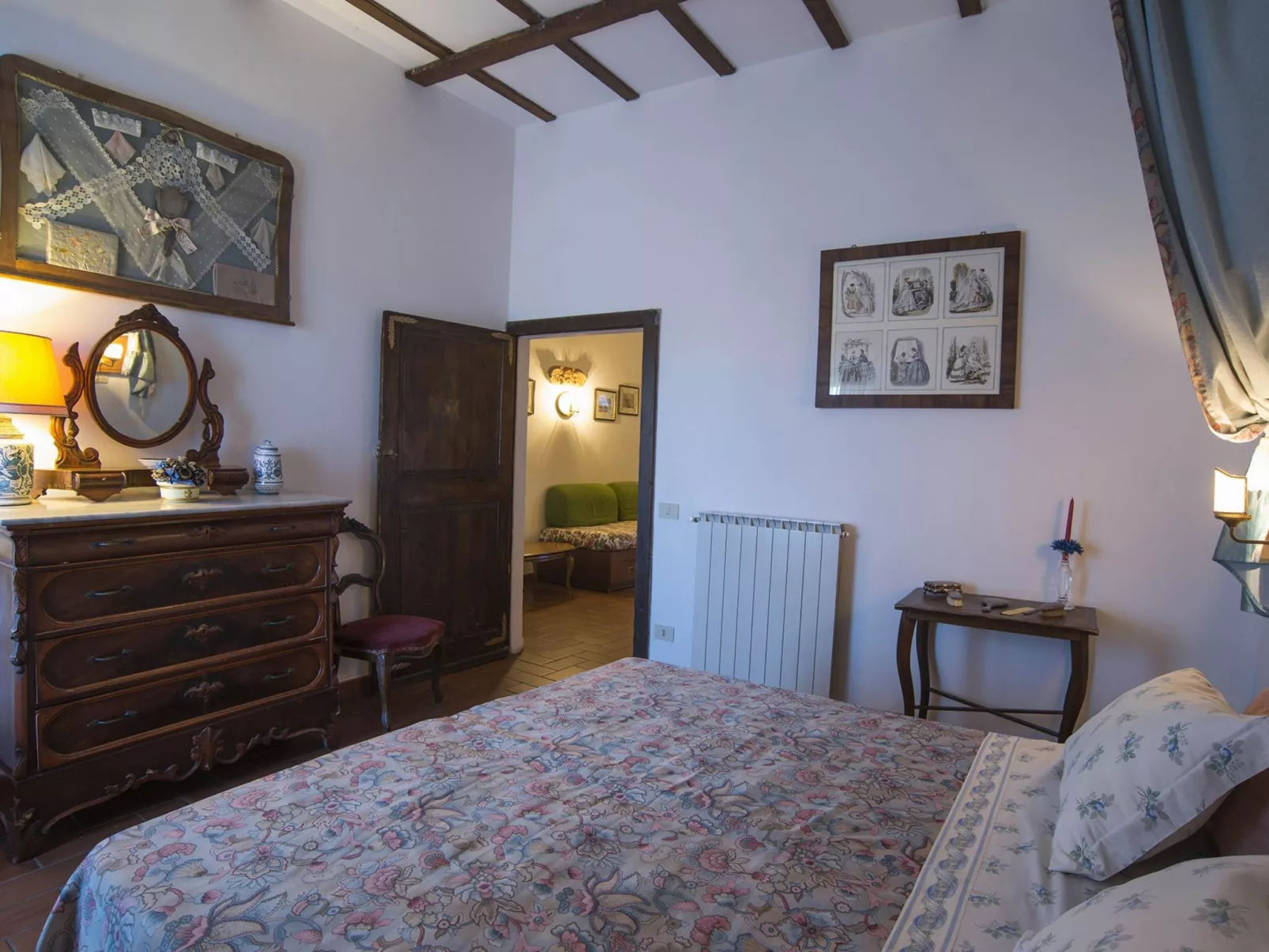 Komfortable Unterkunft in einem Schloss, Schwimmbad-Binnen