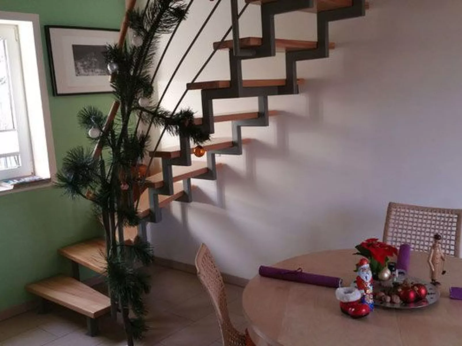 Moderne Maisonette-Wohnung mit Terrasse-Binnen