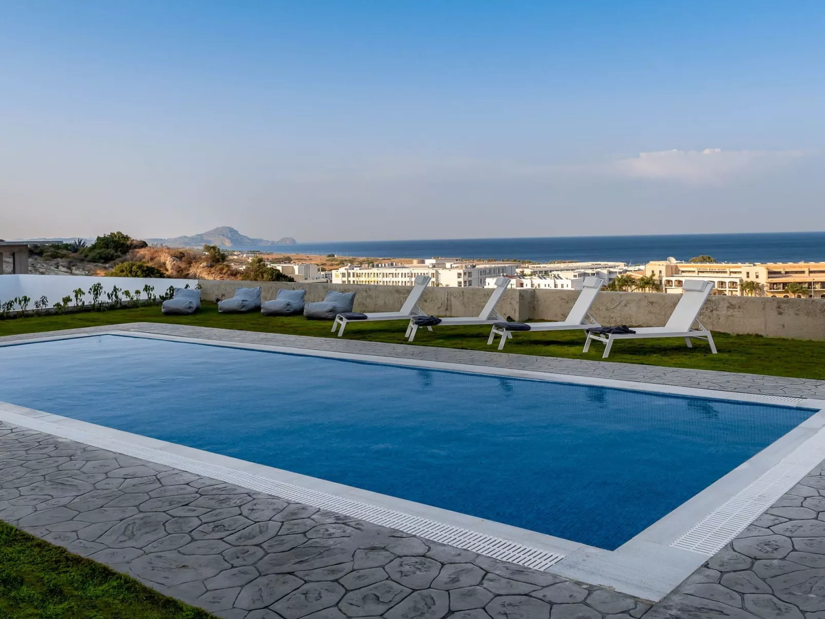 Schönes Ferienhaus in Afantou mit privatem Pool-Buiten