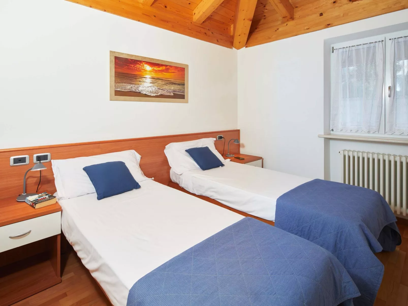 Superior-Dachgeschosszimmer mit großem Balkon BV4-Binnen