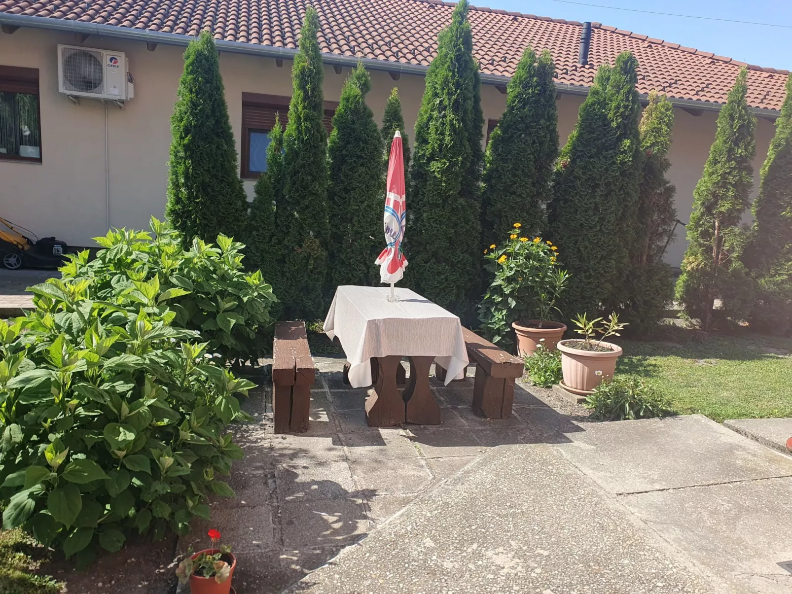 Mit Blick auf das Wasser-Buiten