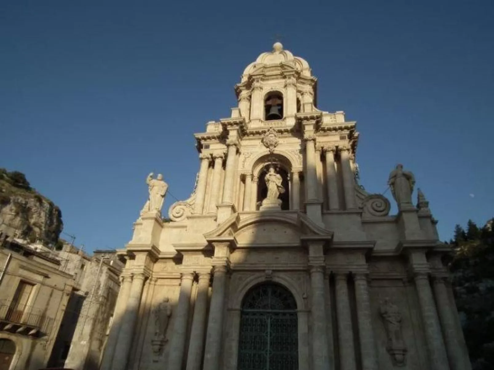 Steinhaus mit Panoramadachterrasse-Binnen