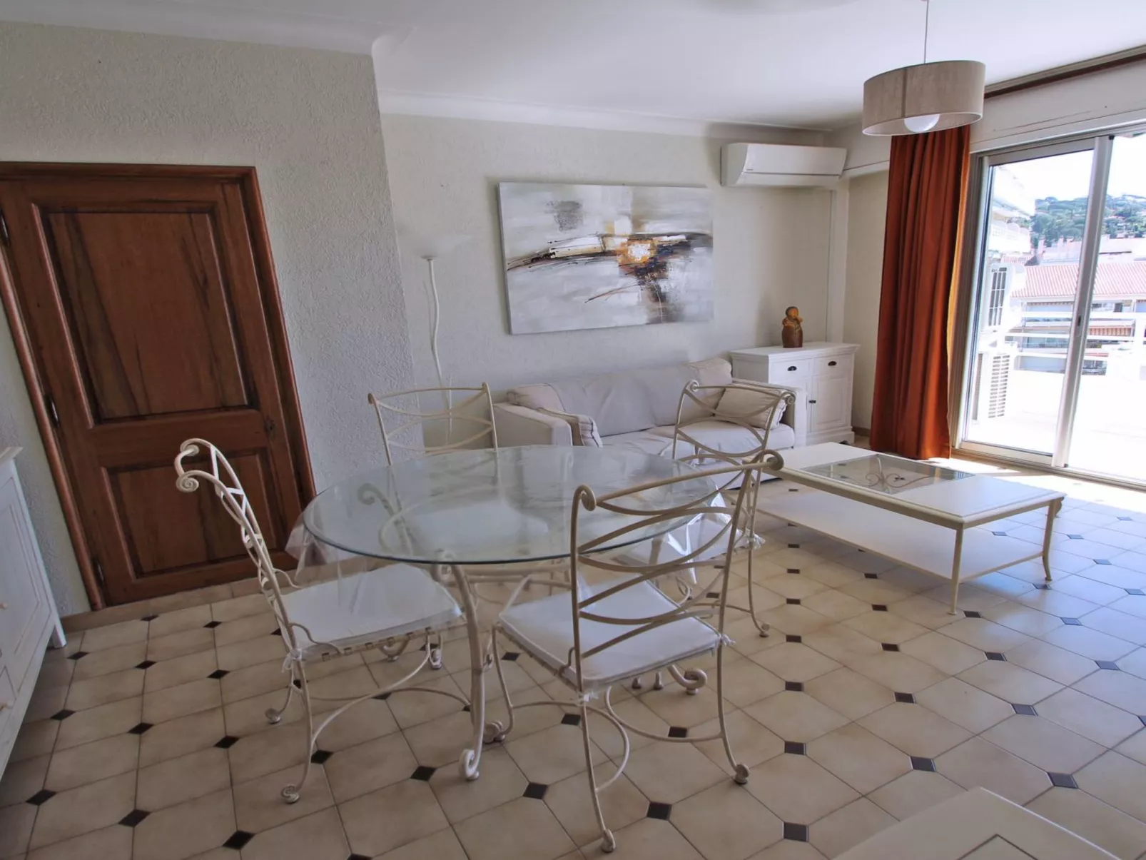 Mit Blick auf das Wasser-Binnen