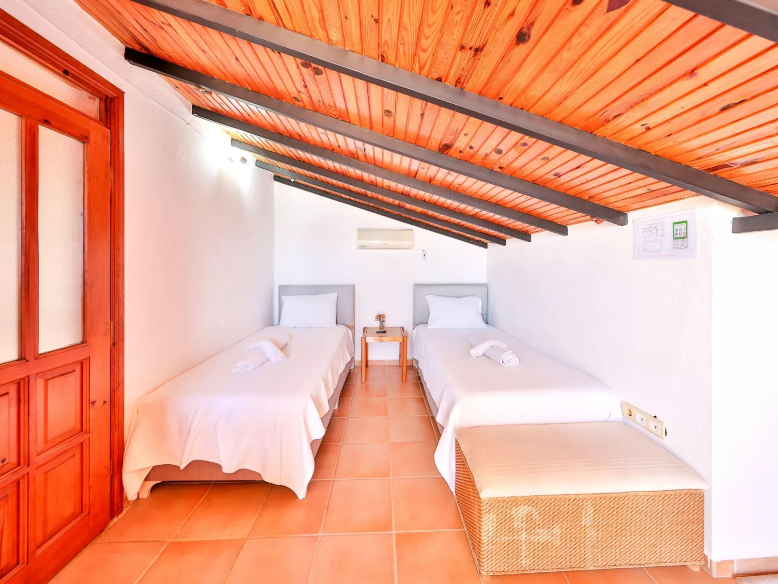 Villa mit Meerblick und privatem Pool-Binnen