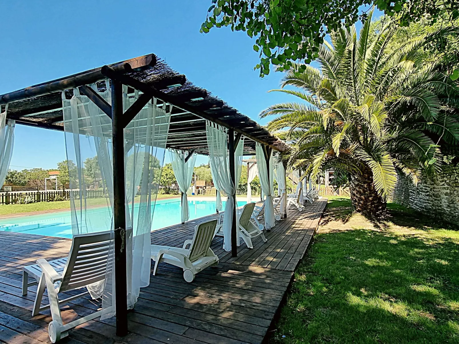 La Cave. Gite 3 chambres avec piscine-Binnen