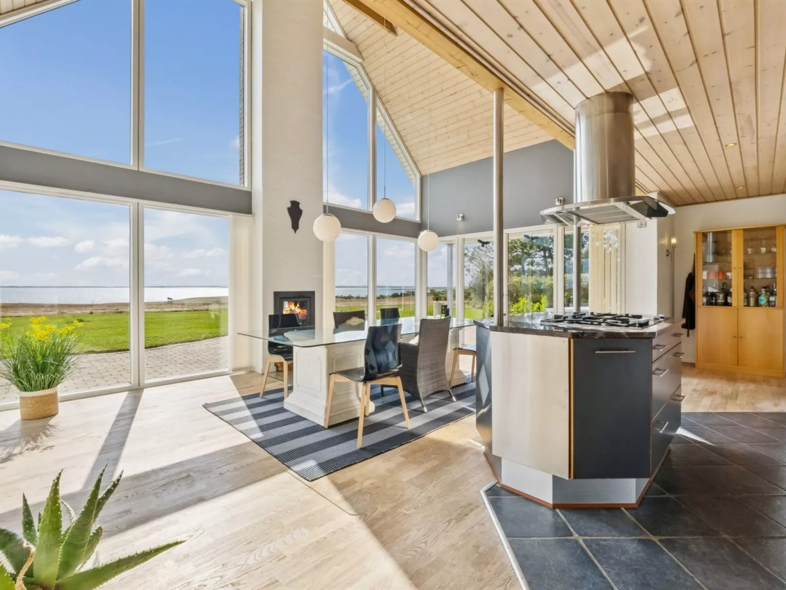 "Fridhild" - 150m to the fjord-Binnen