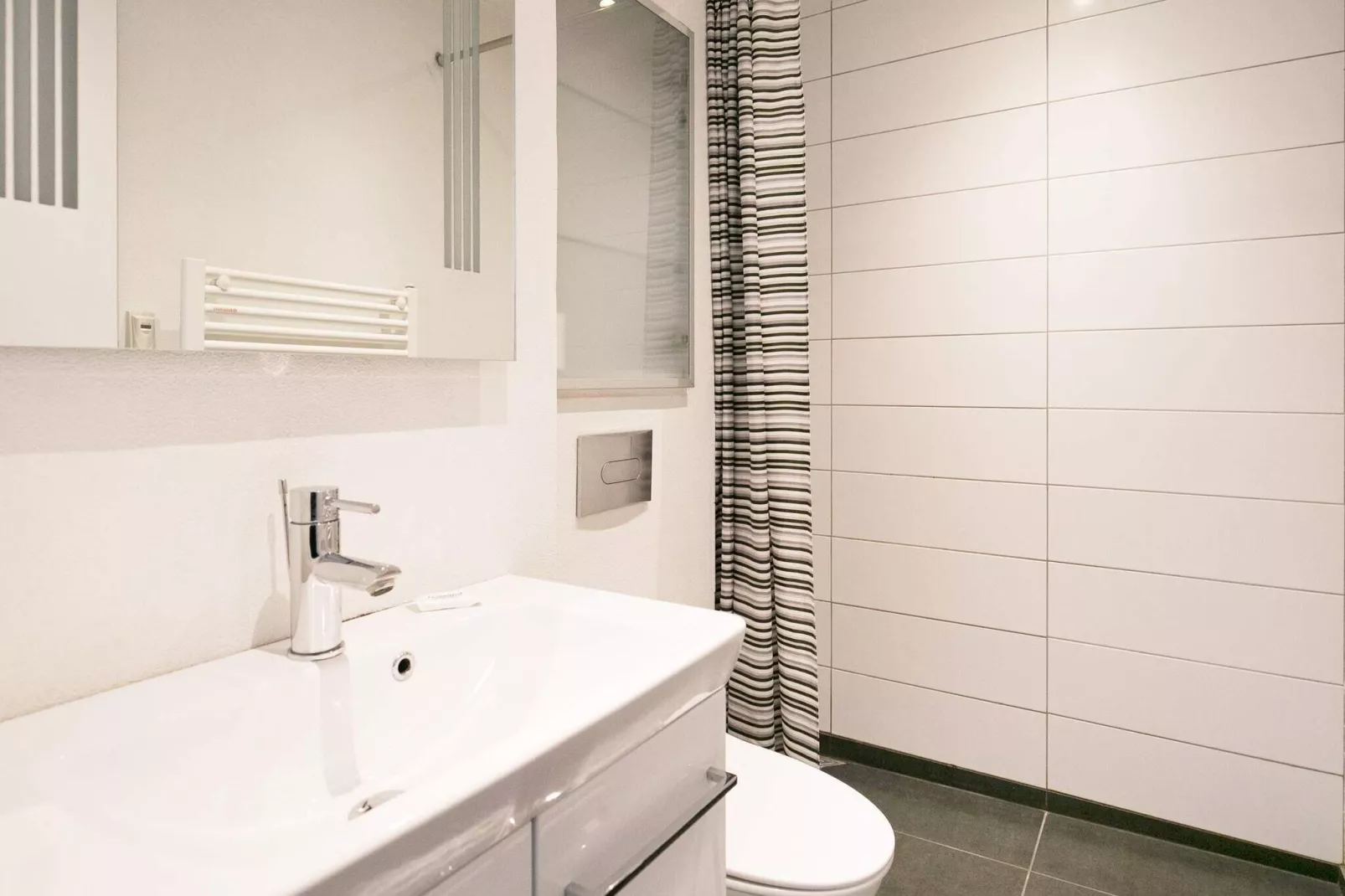 2 room,w/partially seaview-Binnen