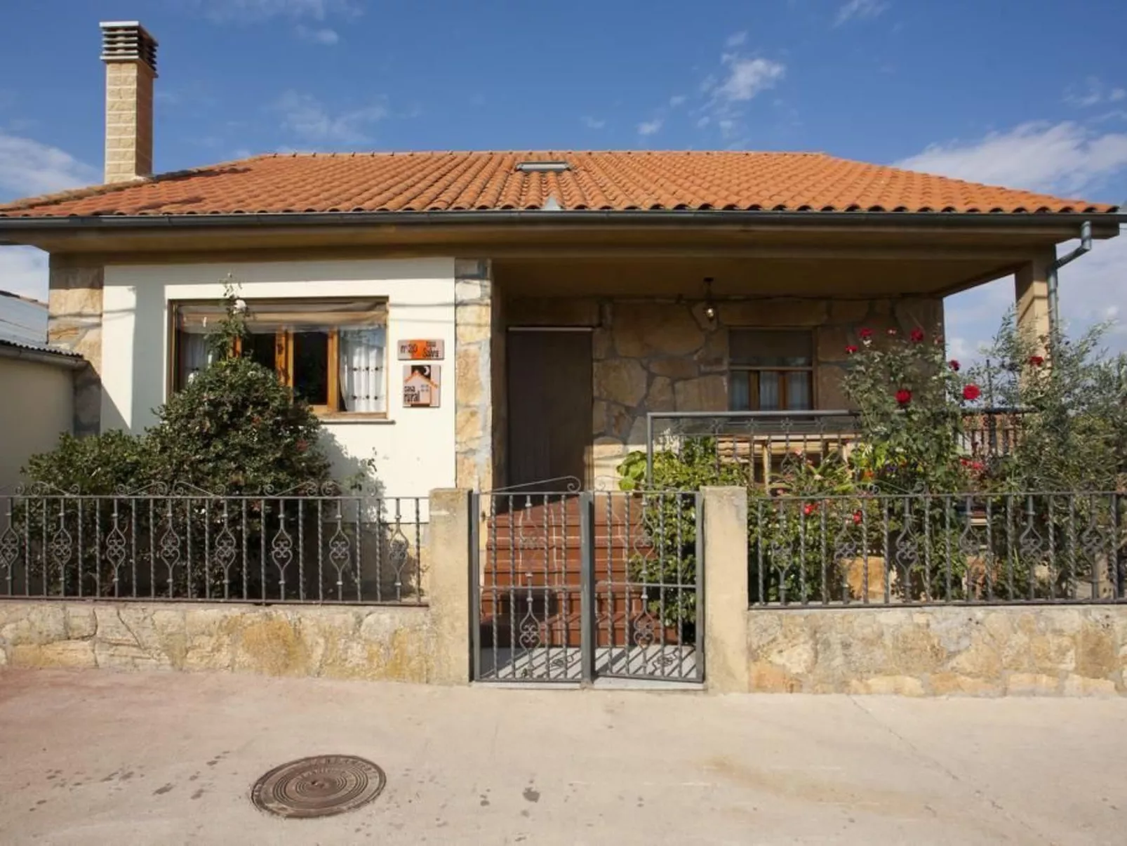 Sehr gepflegtes Ferienhaus im typisch spanischen Stil mit Garten, zwei Terrasse-Image-tags.info