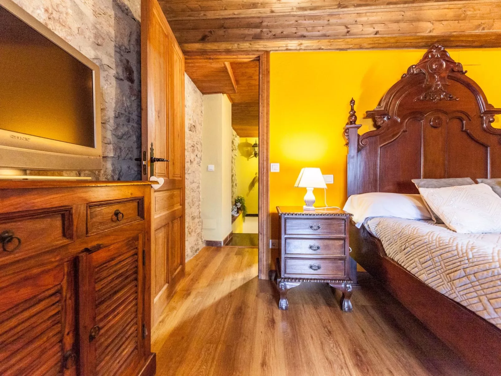 Berghütte mit Terrasse, Kamin und Jacuzzi-Binnen