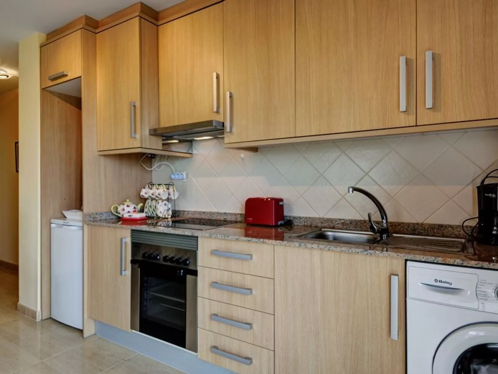 Belair mit Pool-Binnen