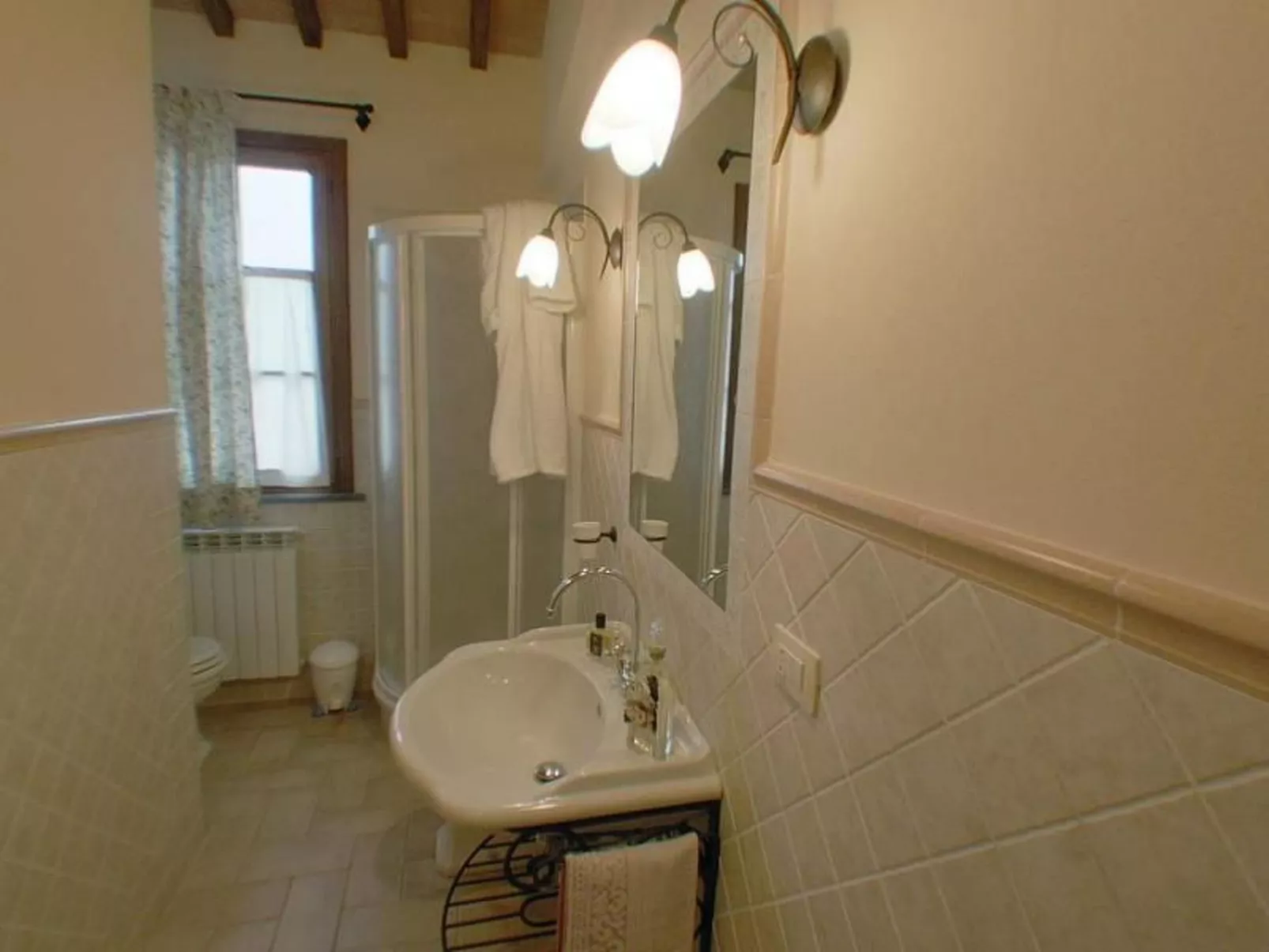 Ferienappartement mit Garten und Panoramablick-Binnen