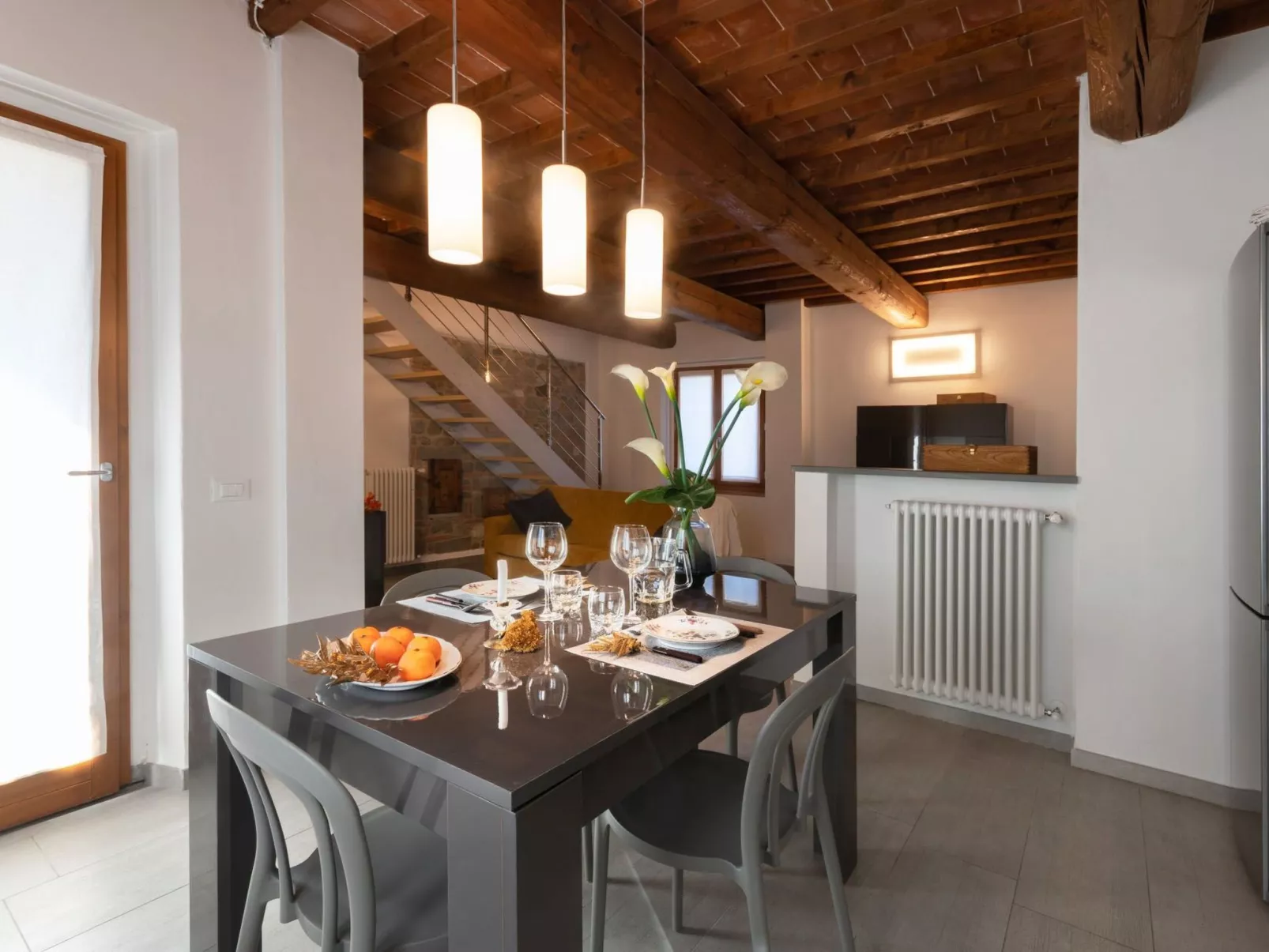 Modernes Haus mit Garten und privatem Parkplatz-Binnen