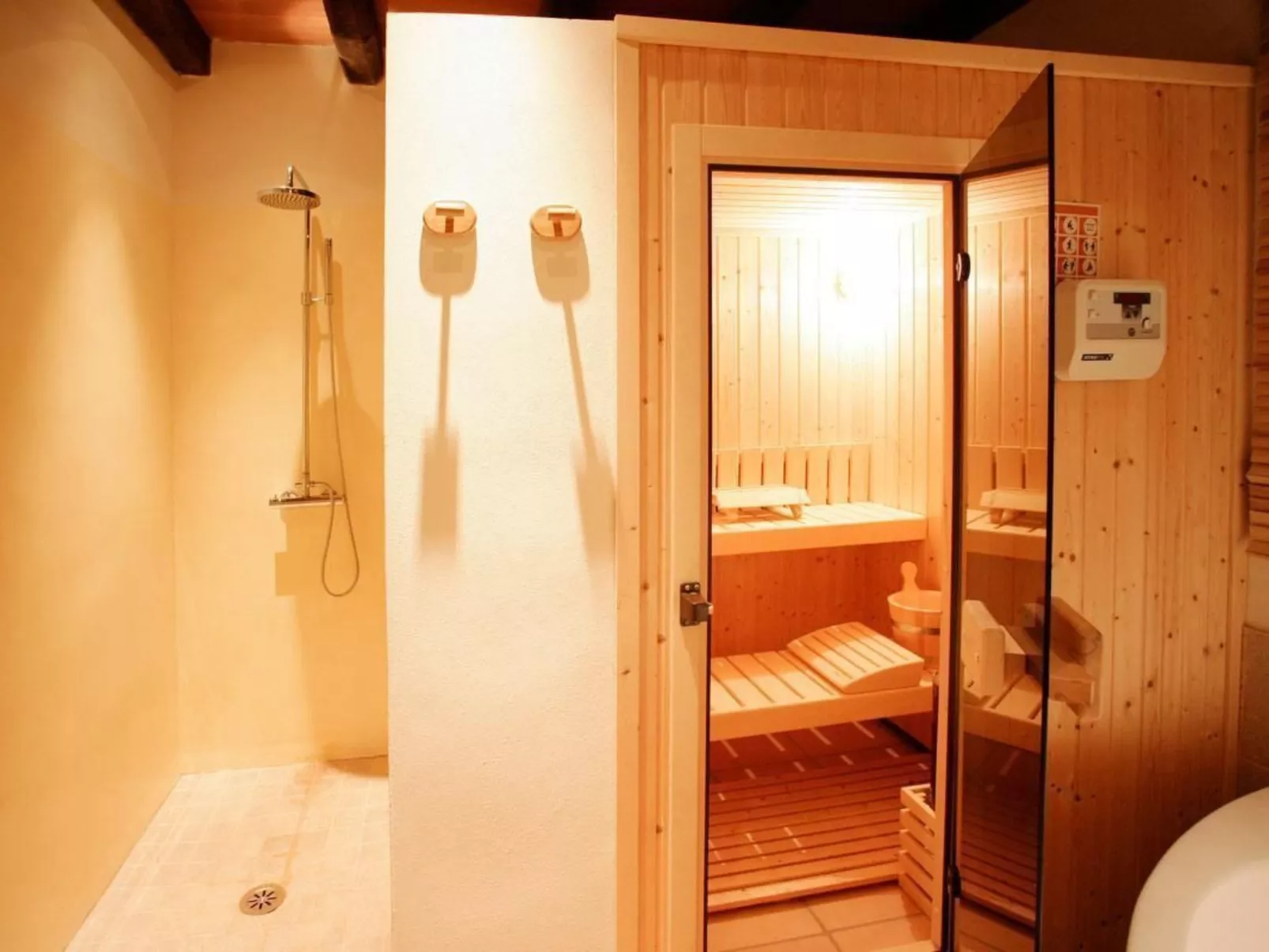 Mit großem Pool,  parkähnlichen Garten-Image-tags.info