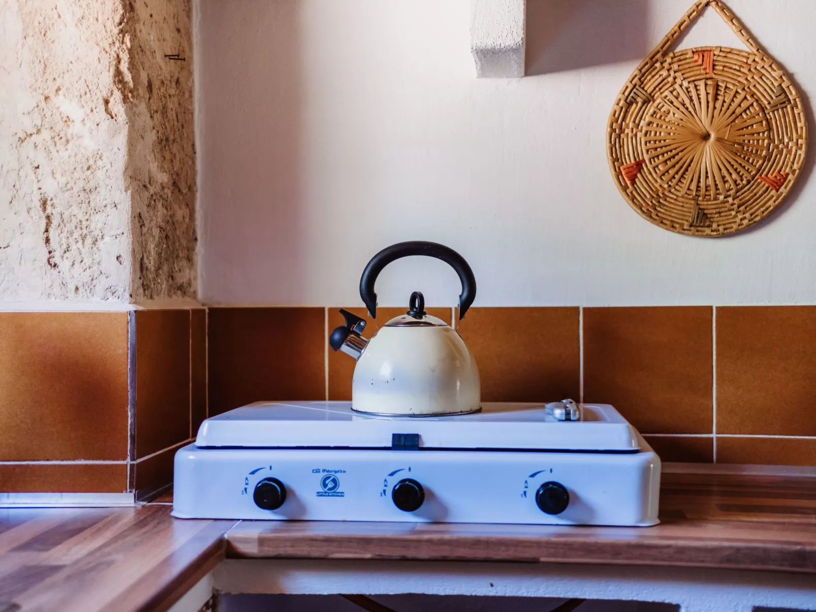 Mit eigenem Garten und Schwimmbad.-Binnen