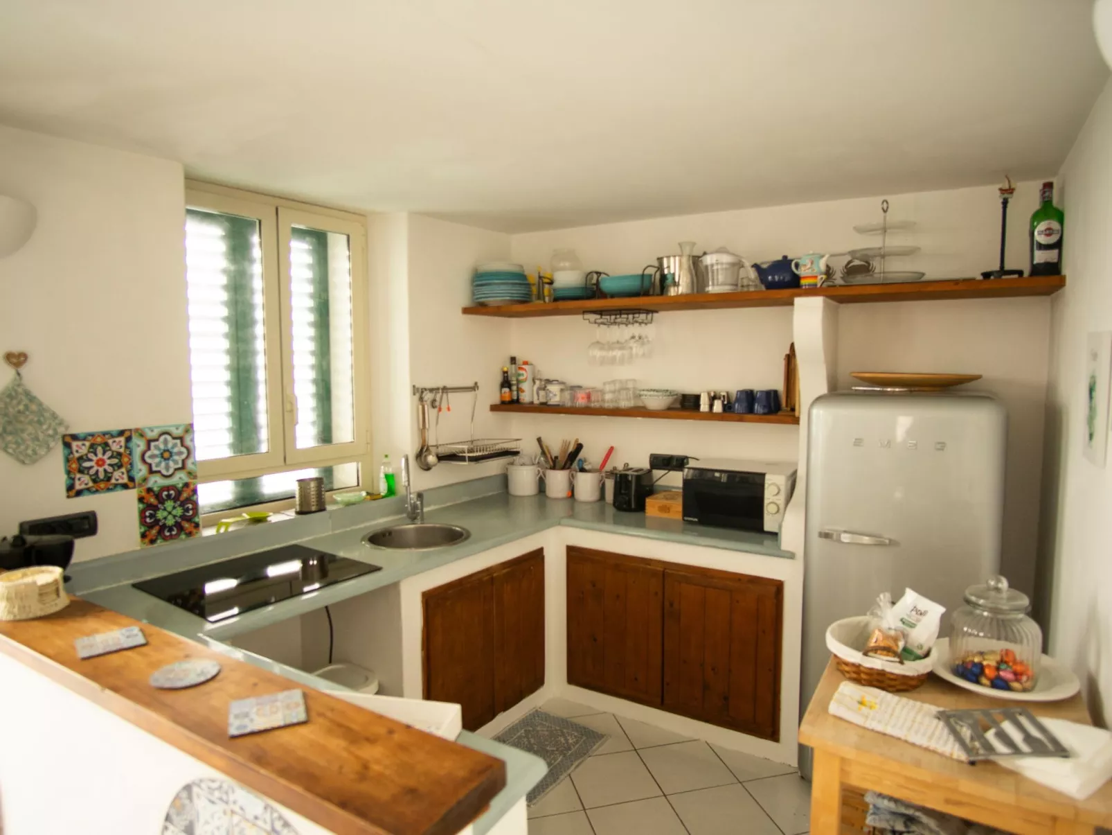 Villa auf einer natürlichen Klippe mit Blick auf das Meer, nur wenige Schritte-Image-tags.info