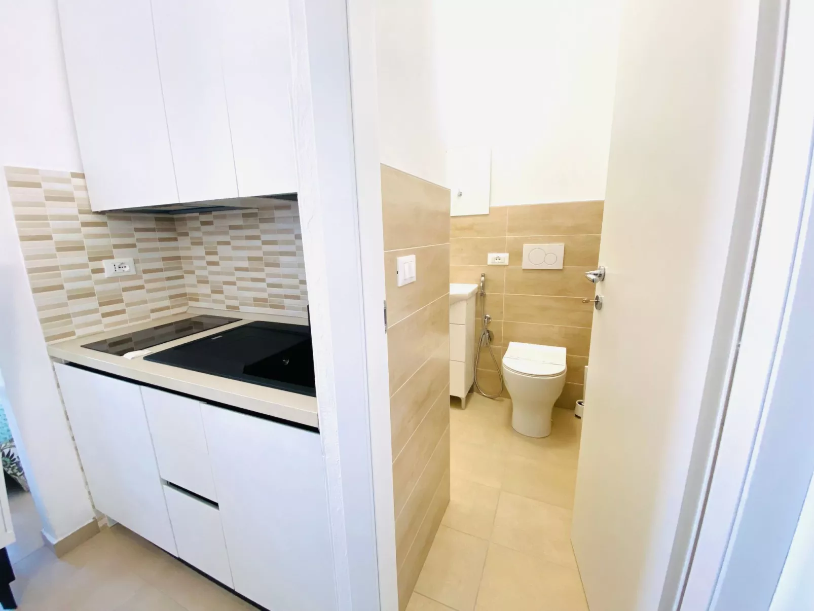 Modernes renoviertes Studio-Apartment mit Meerblick-Binnen