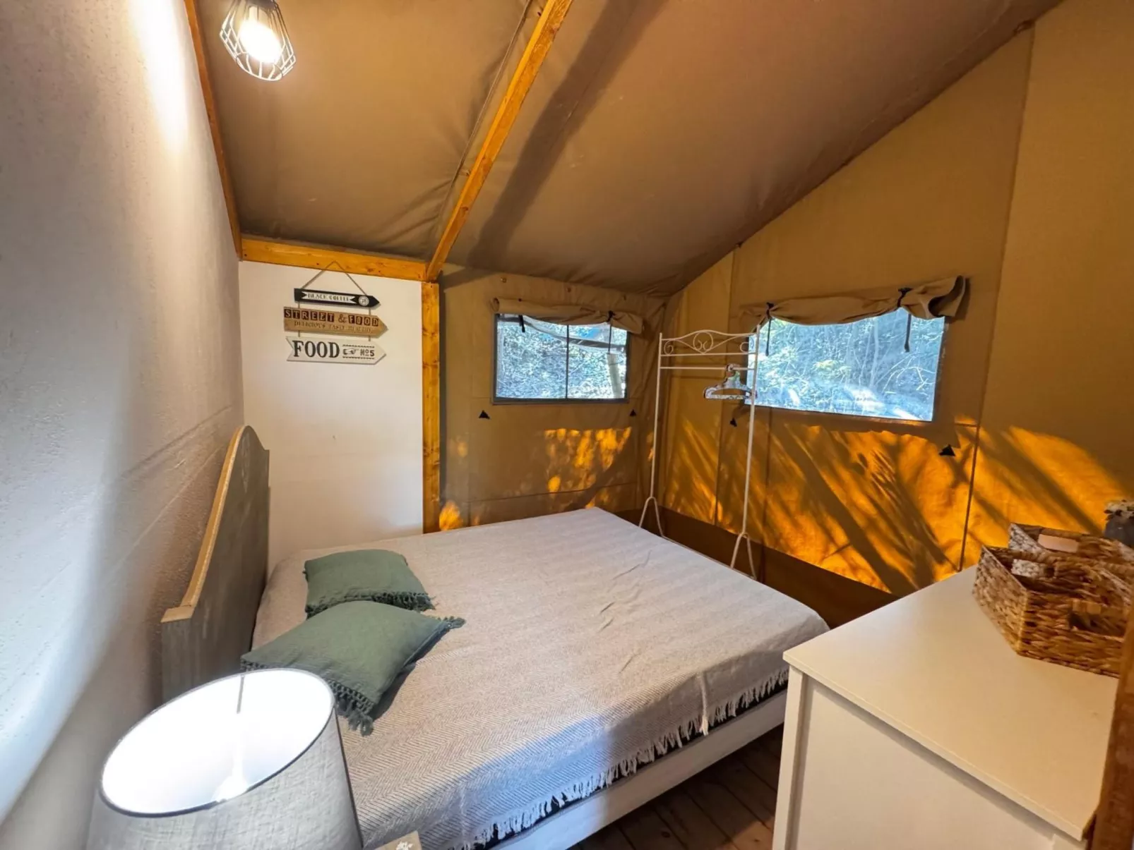 Familienzelt" Nachlass-Binnen