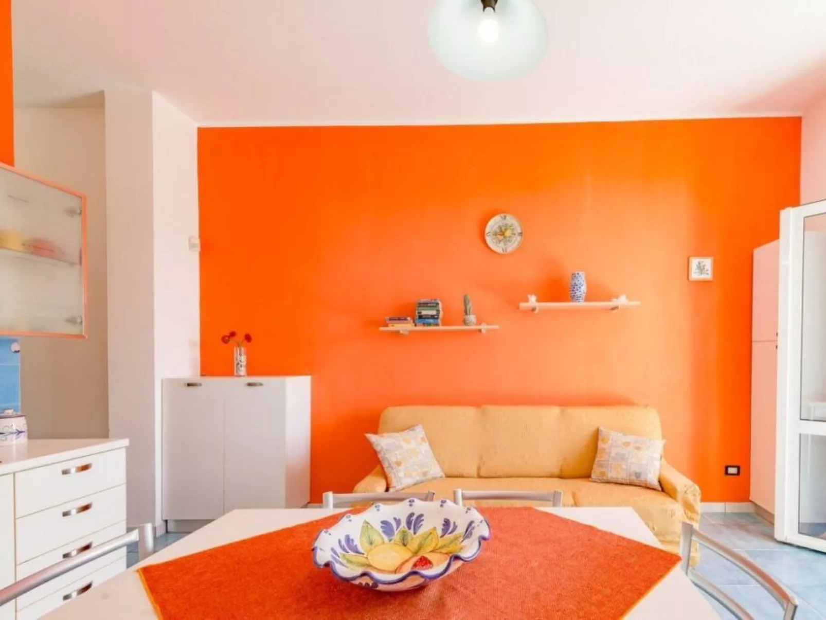 Ruhige Ferienwohnung in Sciacca mit Terrasse, Garten und Grill und Meerblick-Binnen