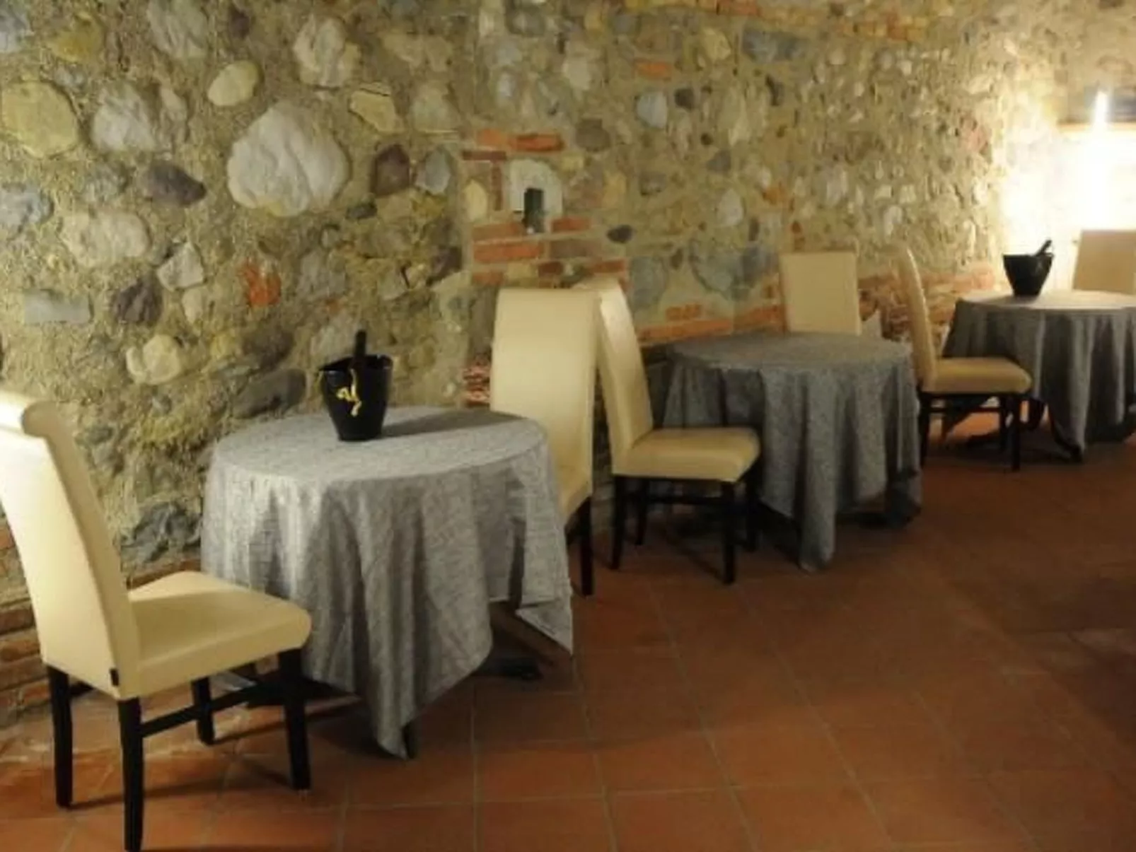 Helle Wohnung in den Hügeln des Gardasees-Buiten