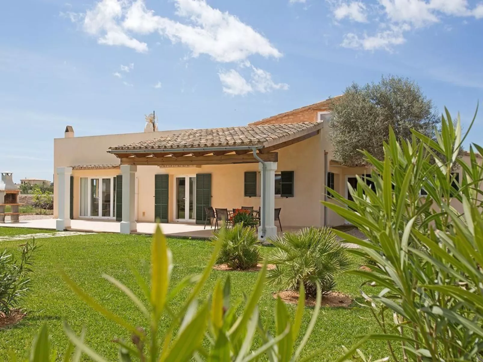 In Campos mit Privatem Pool-Buiten