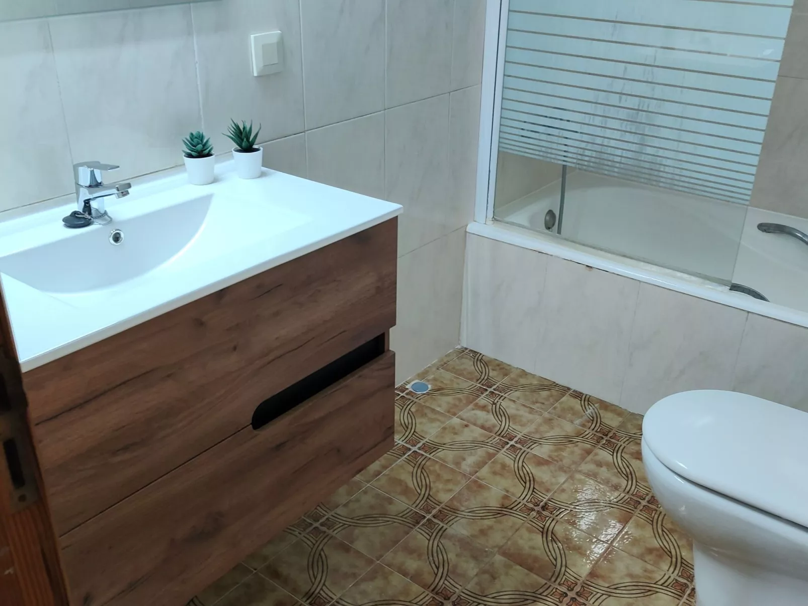 Für 2 Personen und 4 Kinder-Binnen