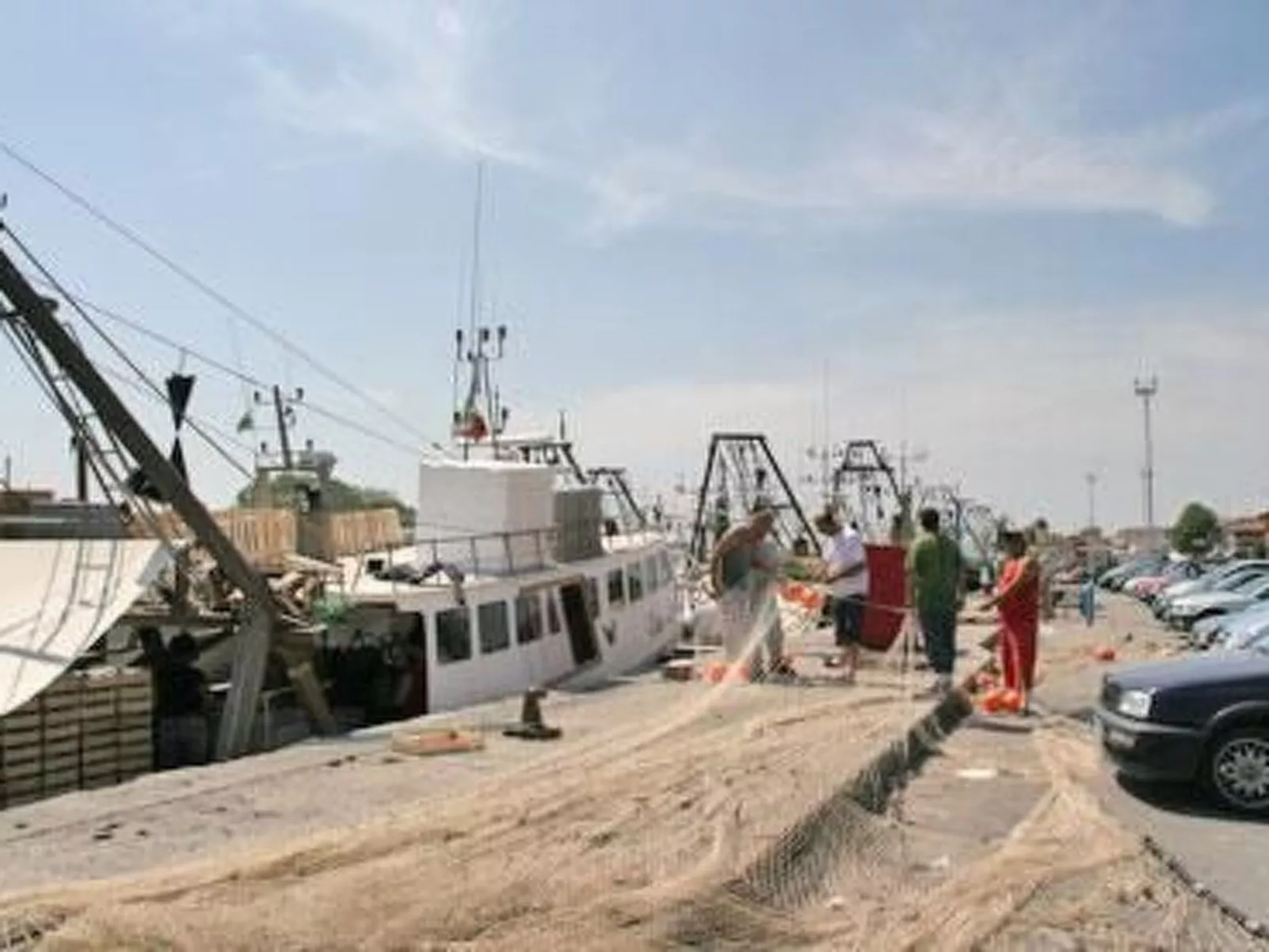 In Lido Di Spina mit Möbliertem Balkon-Buiten