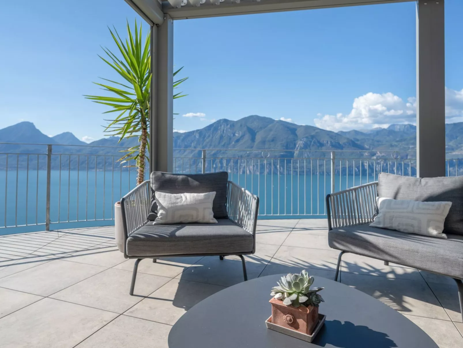 Alleinstehende Villa mit Pool und Traumaussicht-Binnen