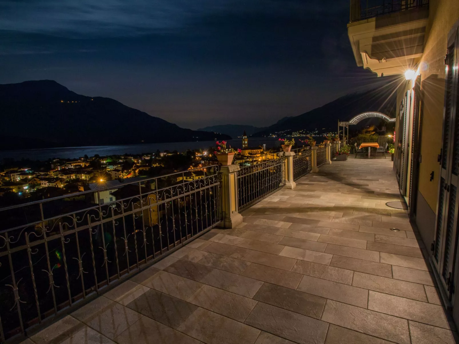 'Villa Perla del Lago-Buiten