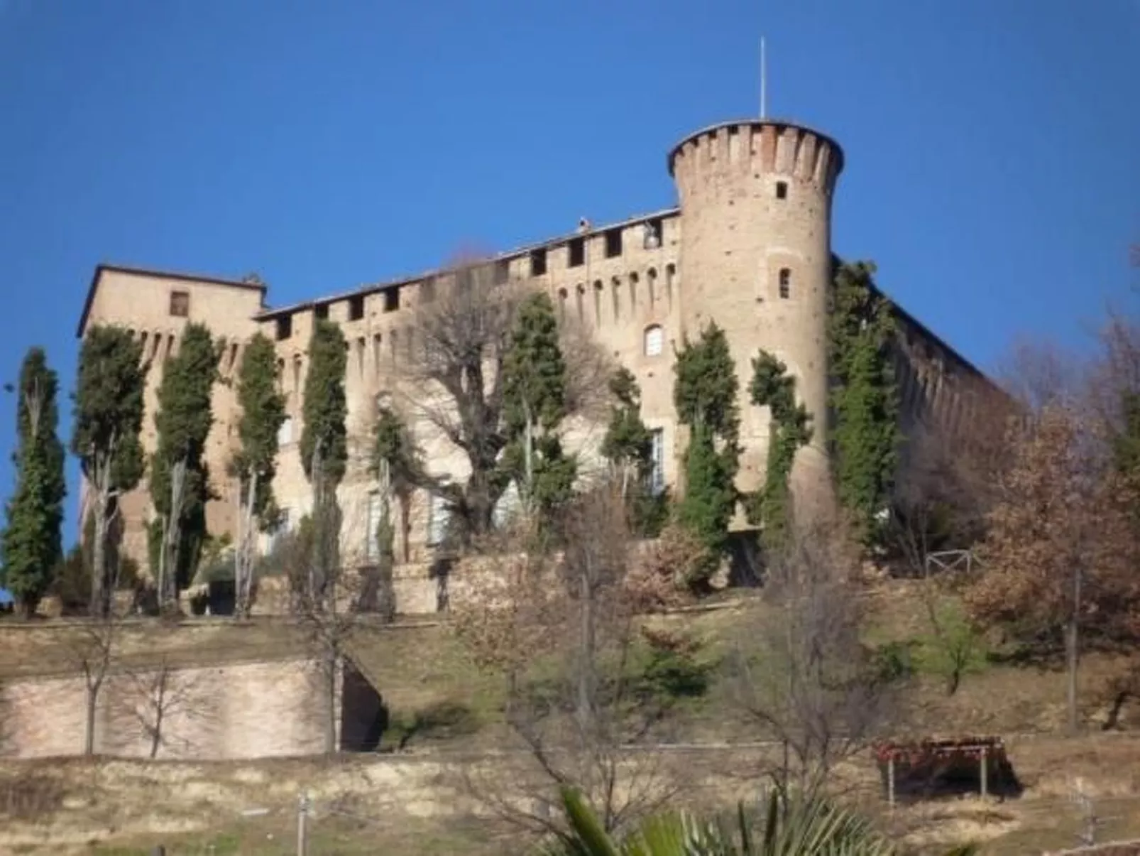 In Verduno mit Gemeinschaftspool-Buiten