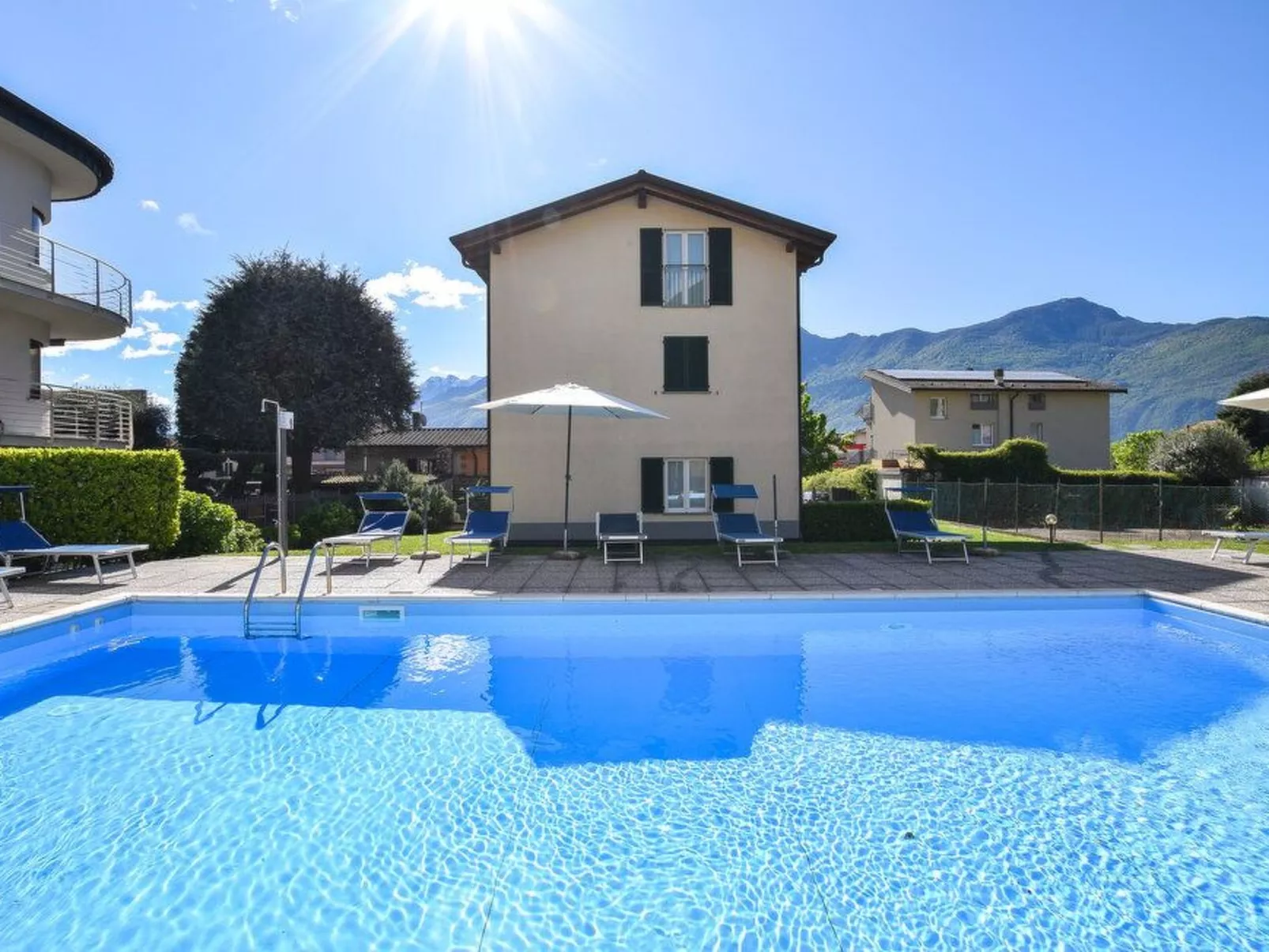 Angenehme Wohnung mit Garten und Pool-Buiten