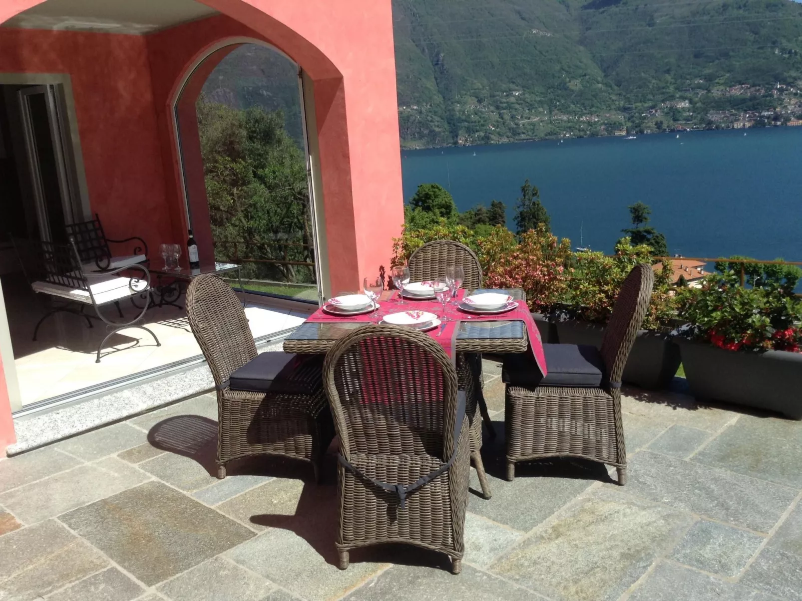 Mit Terrasse und tollem See- und Bergblick-Binnen
