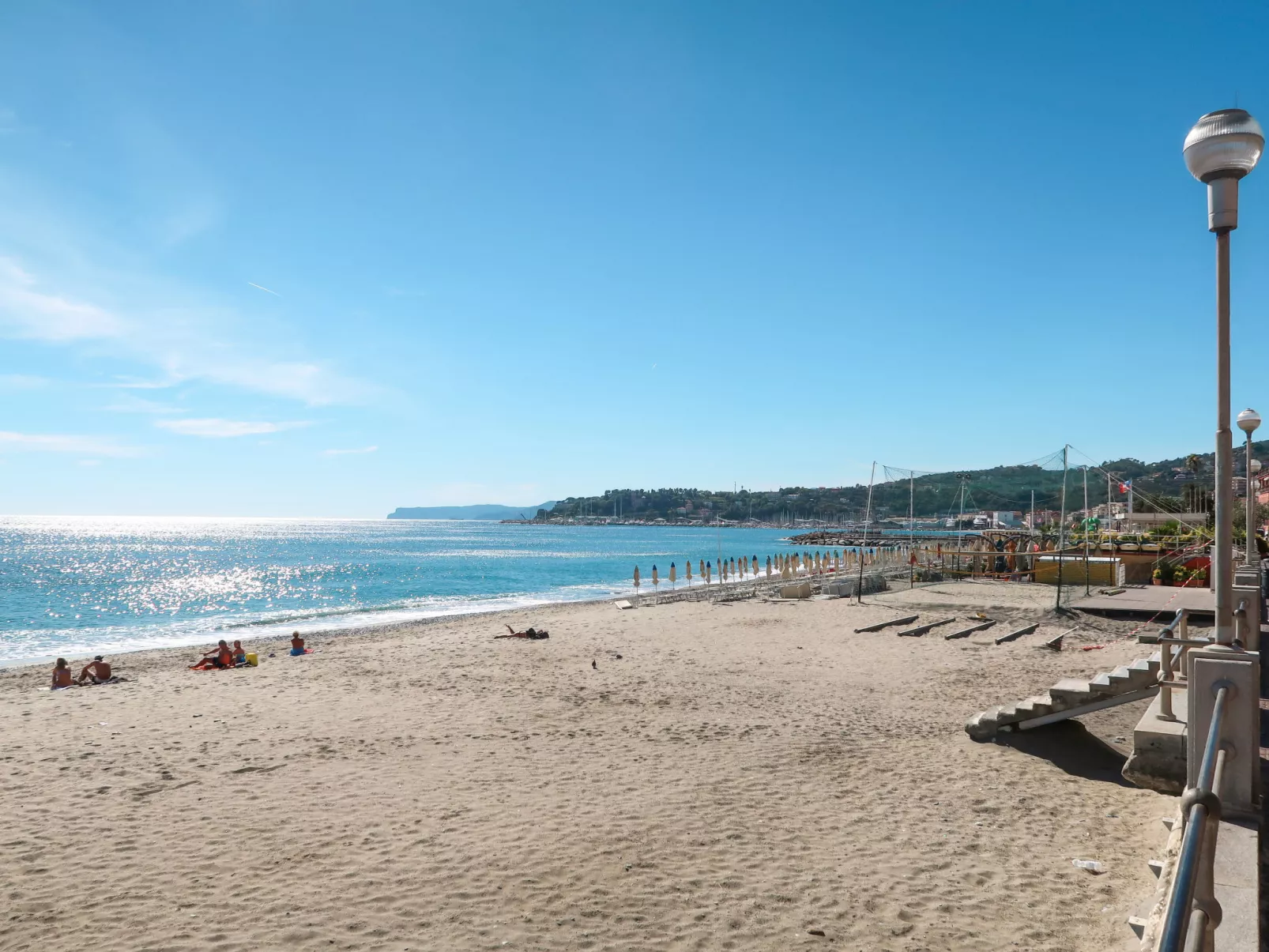 In Varazze mit Garten und Parkplatz-Omgeving