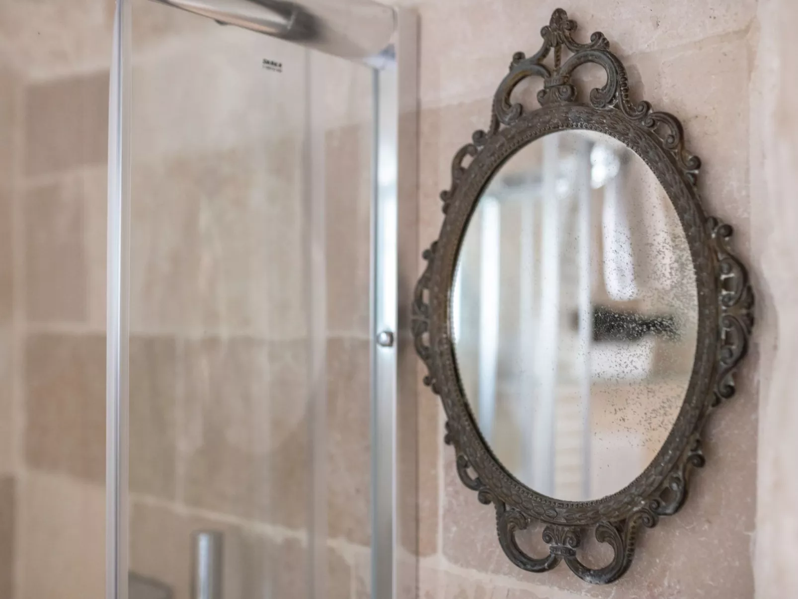 Oma Im Haus in der Mitte-Binnen