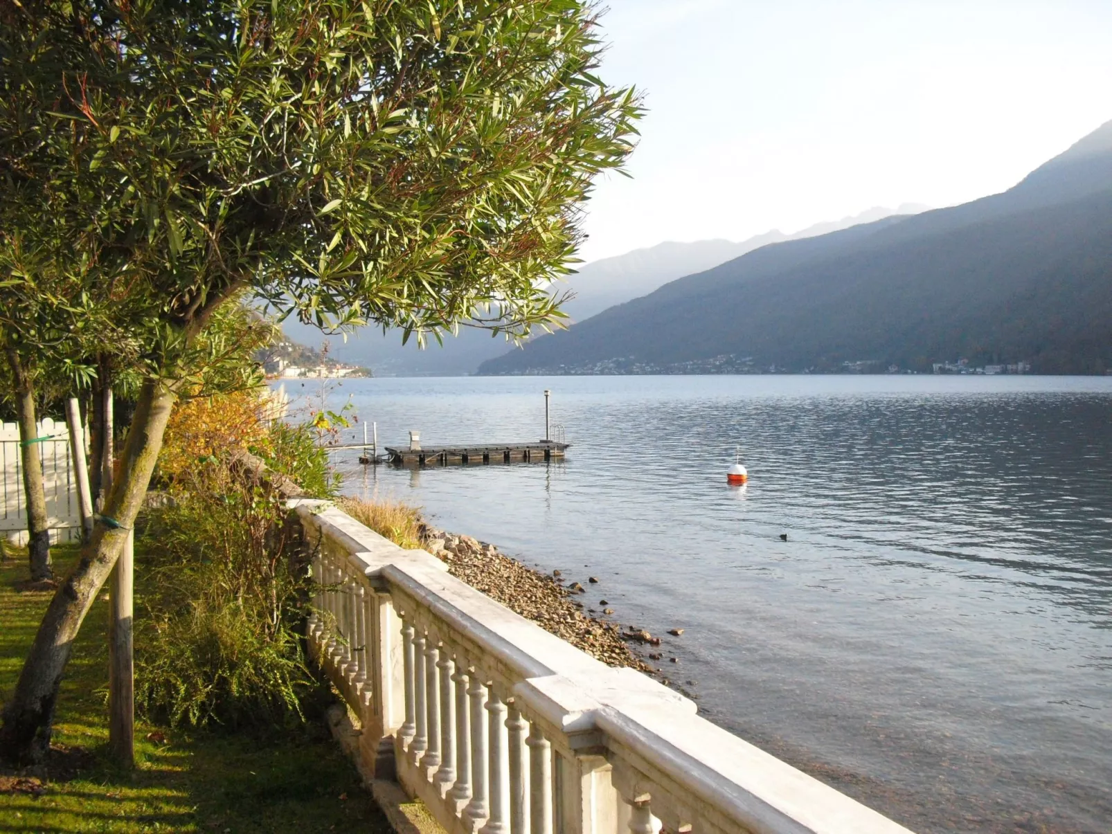 Chalet am See in Porto Ceresio-Binnen