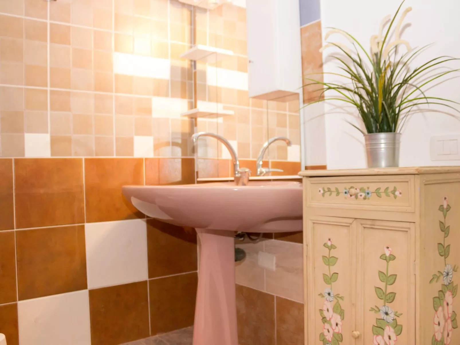 Geräumiges Haus mit exklusivem Schwimmbad und Solarium.-Binnen