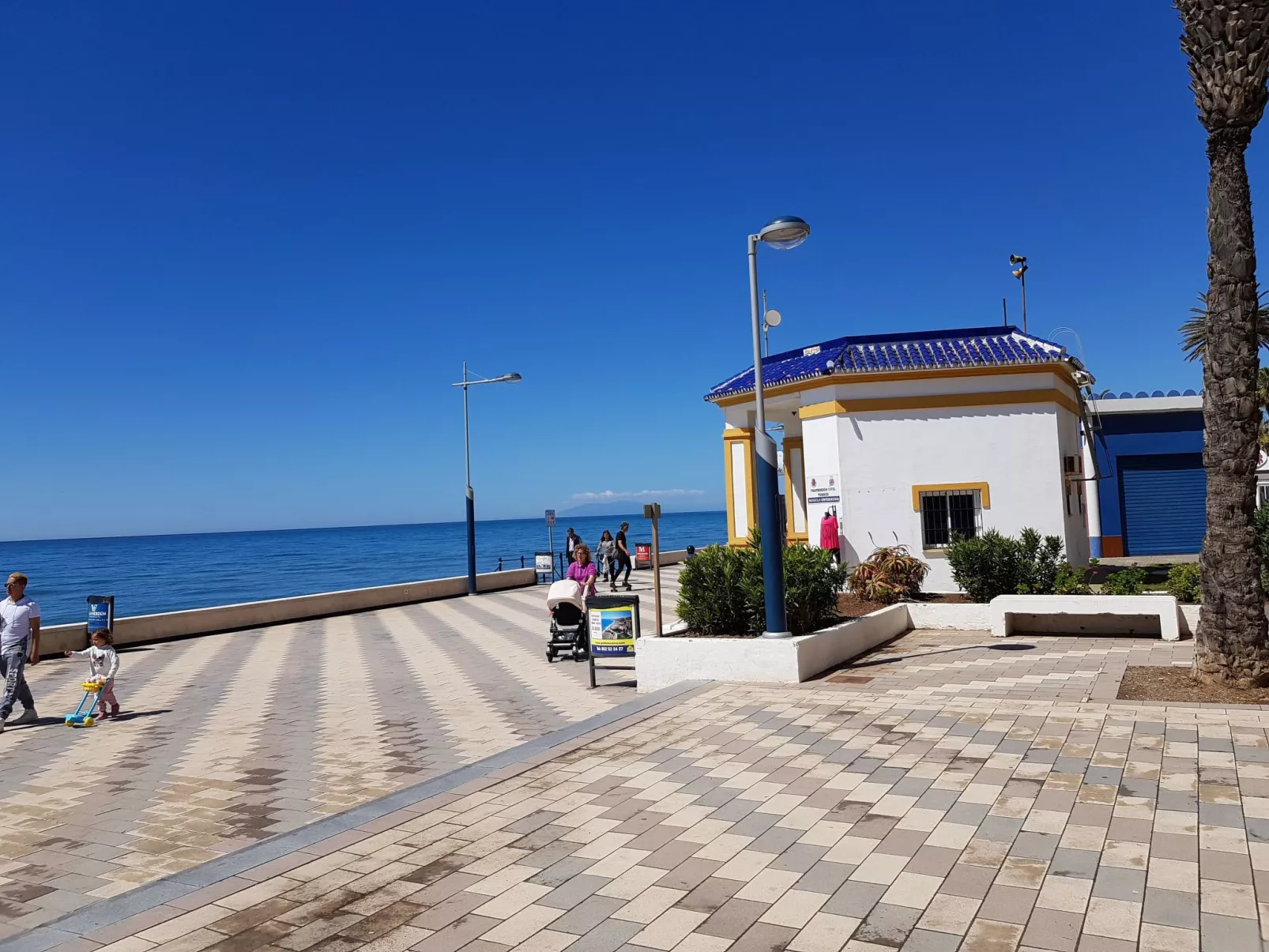 Gemütliche Wohnung in Torrox mit gemeinsamem Pool-Buiten