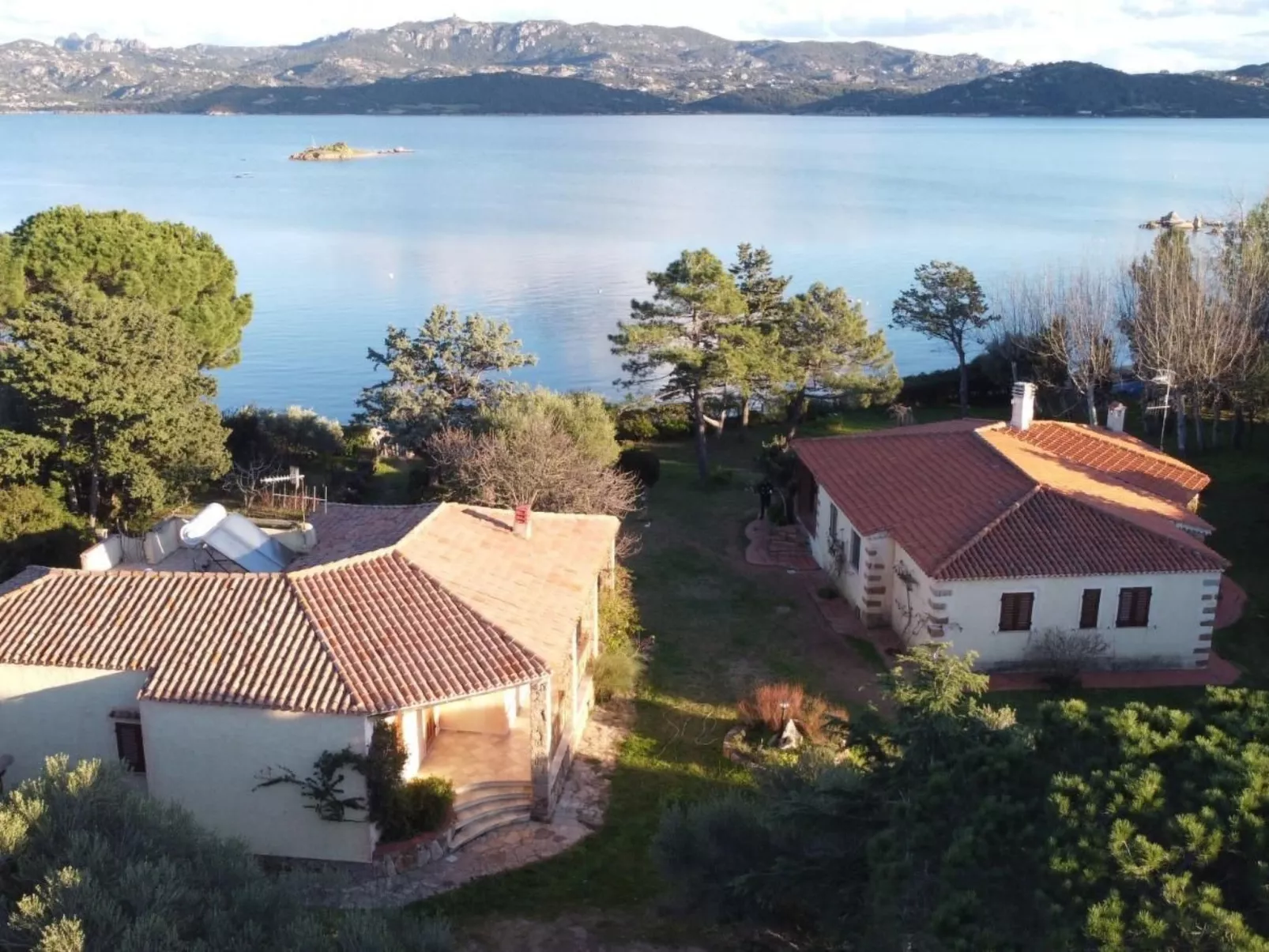 Charmante Wohnung Lungomare Cannigione-Buiten