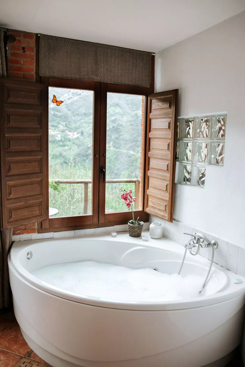 Jacuzzi, Kamin, Grill und spektakuläre Aussicht-Binnen