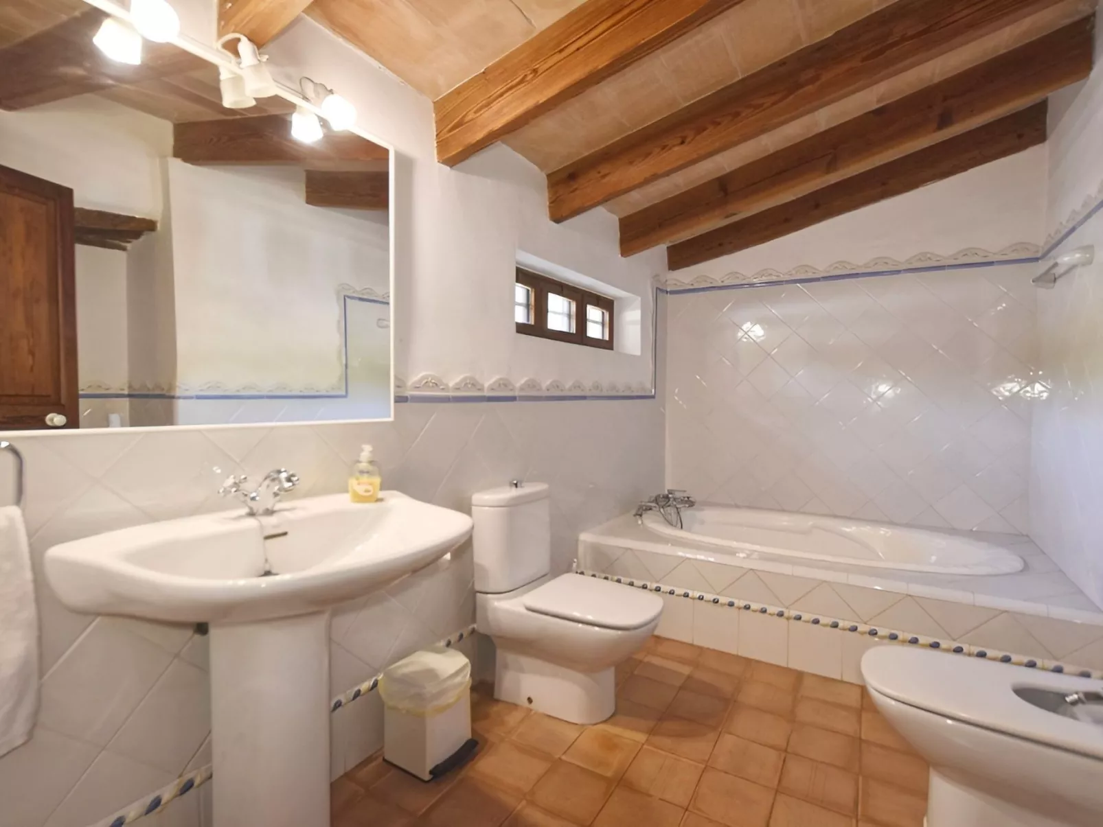 Finca mit Ruhe und Infinity-Pool-Binnen