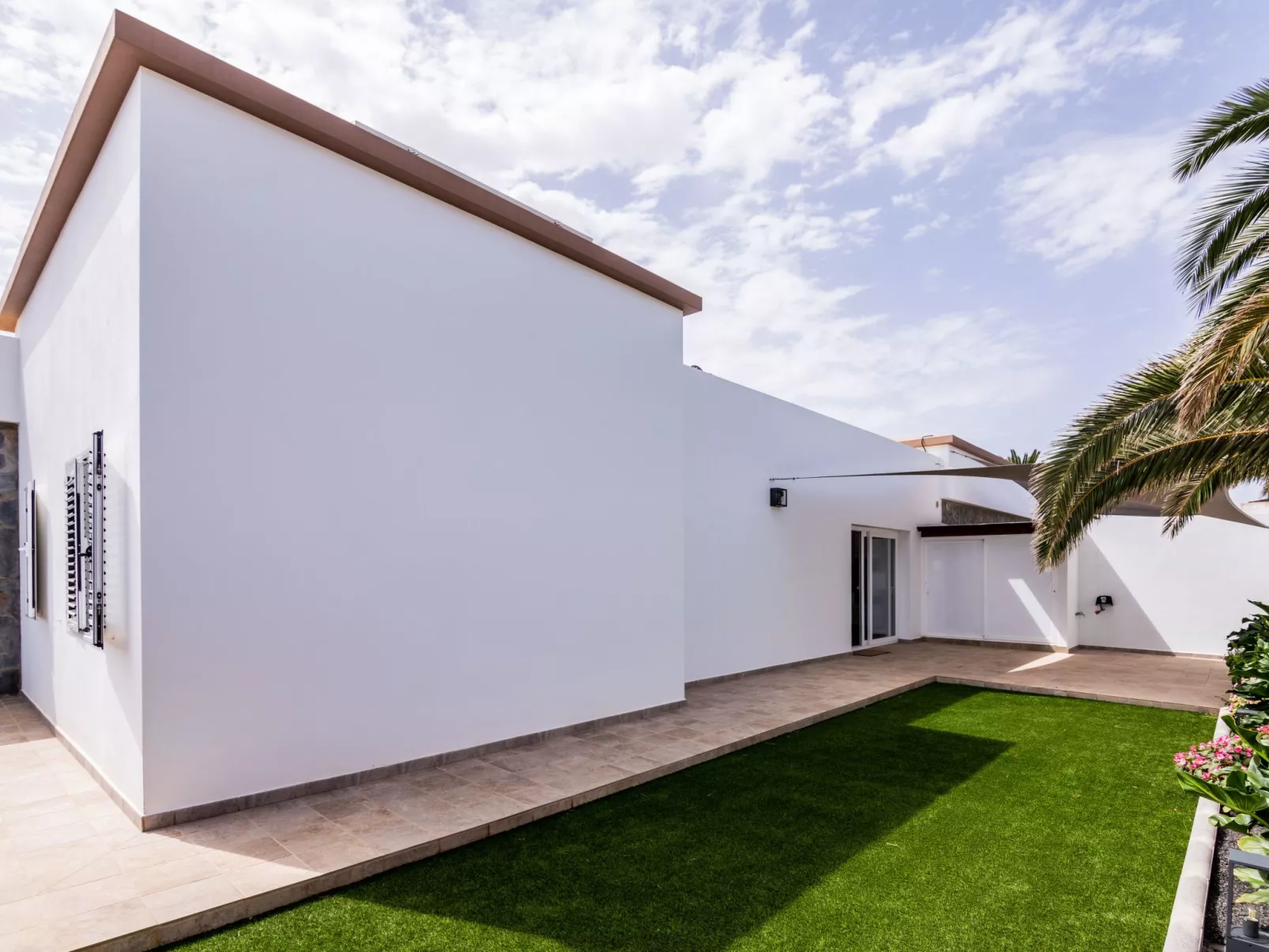 Modernes und helles Ferienhaus direkt am Meer, mit zwei großen Terrassen, Garte-Binnen