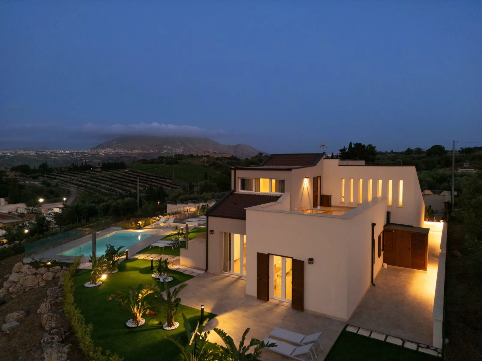 Villa mit Panoramablick auf das Meer, umgeben von der Natur-Buiten