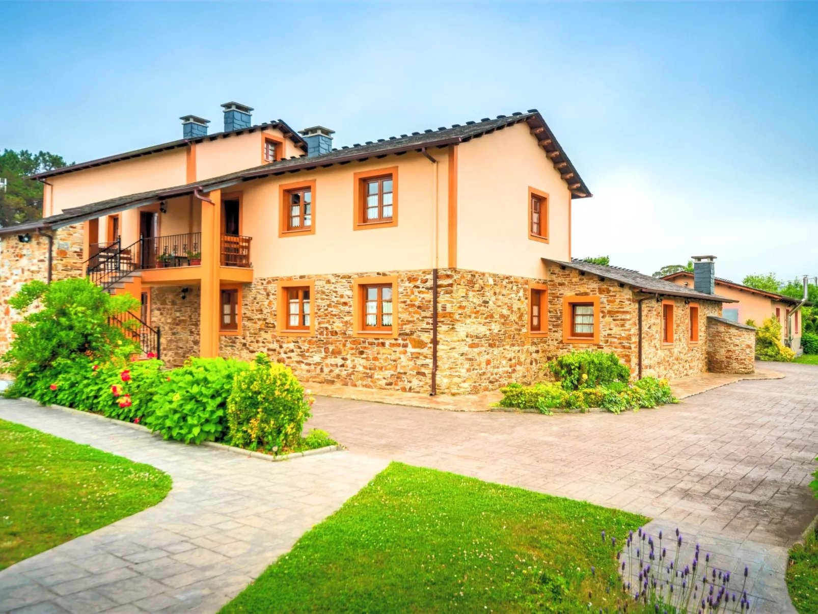 Unterkunft mit Aussicht in "Apartamentos Navalin".-Binnen