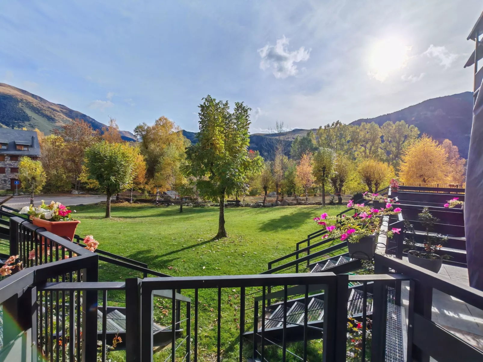 Wohnung Besiberri 3 befindet sich im Erdgeschoss mit Terrasse Vall de Boí-Binnen
